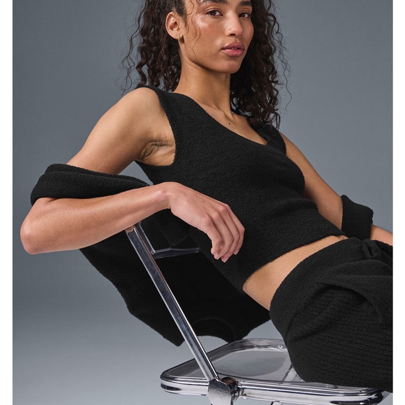 ALO Yoga Black Sleeveless Crop Top - Picture 5 of 8